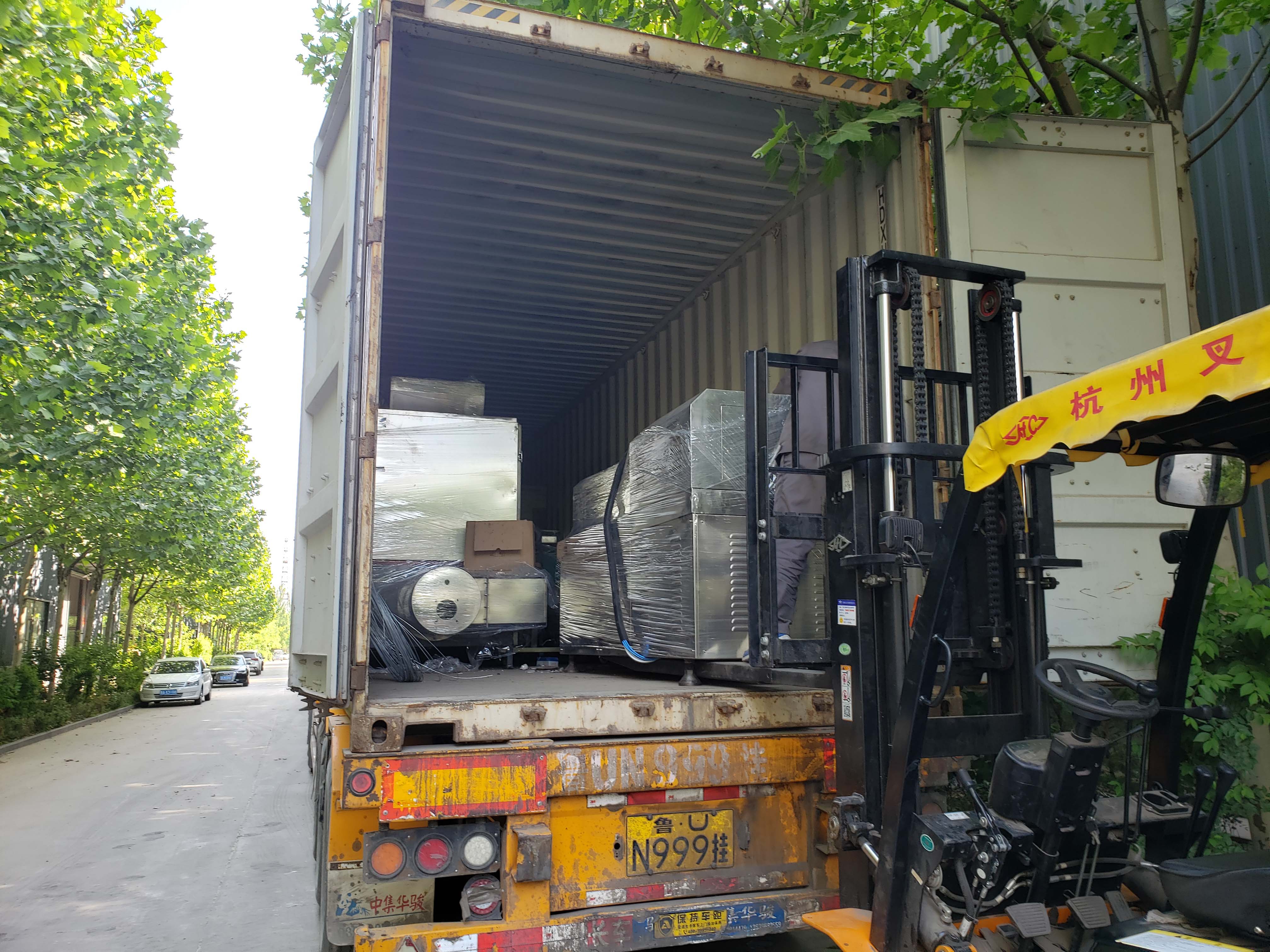 春光機(jī)械休閑食品生產(chǎn)線發(fā)貨