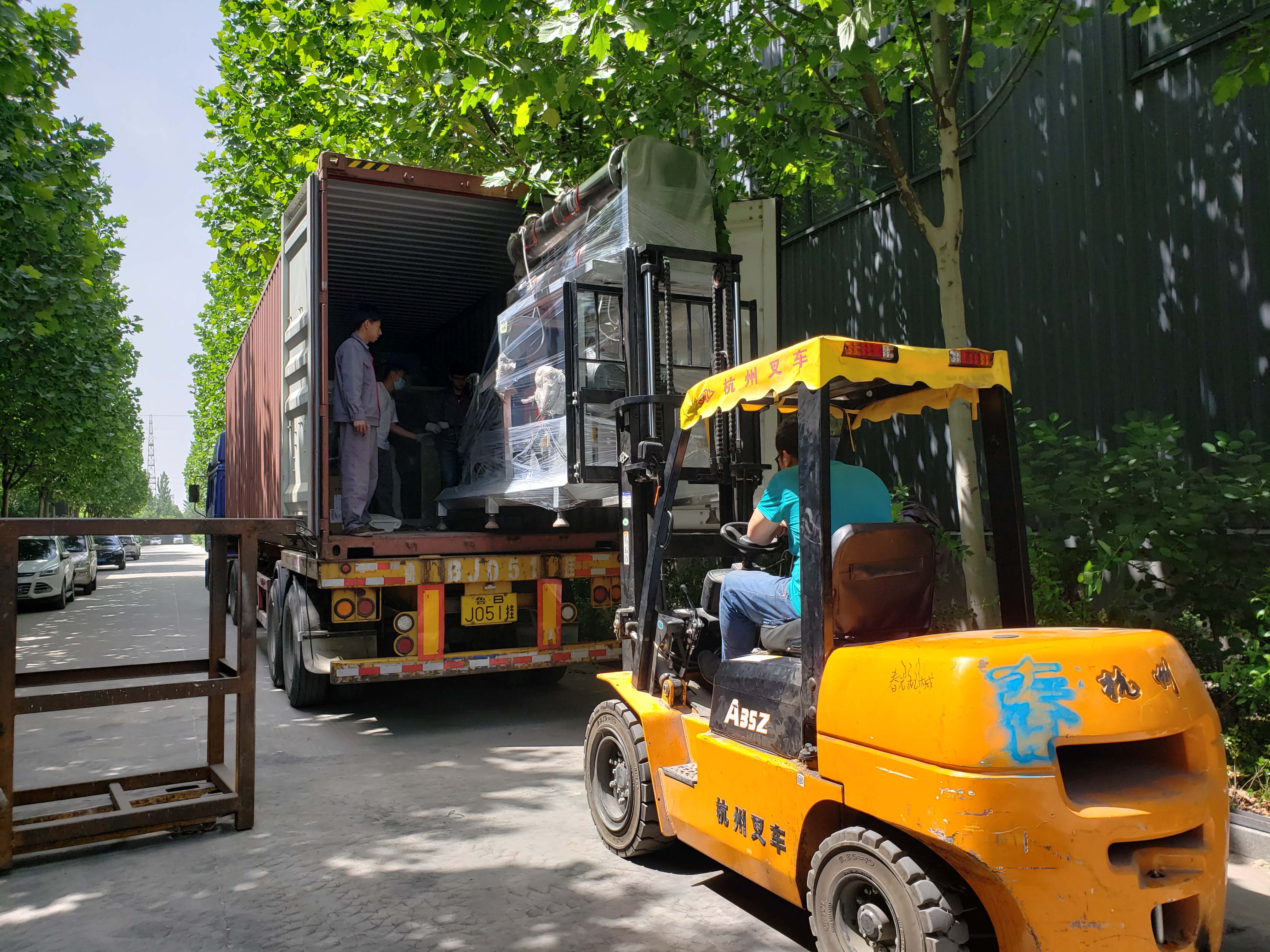 春光機(jī)械魚飼料生產(chǎn)線發(fā)貨